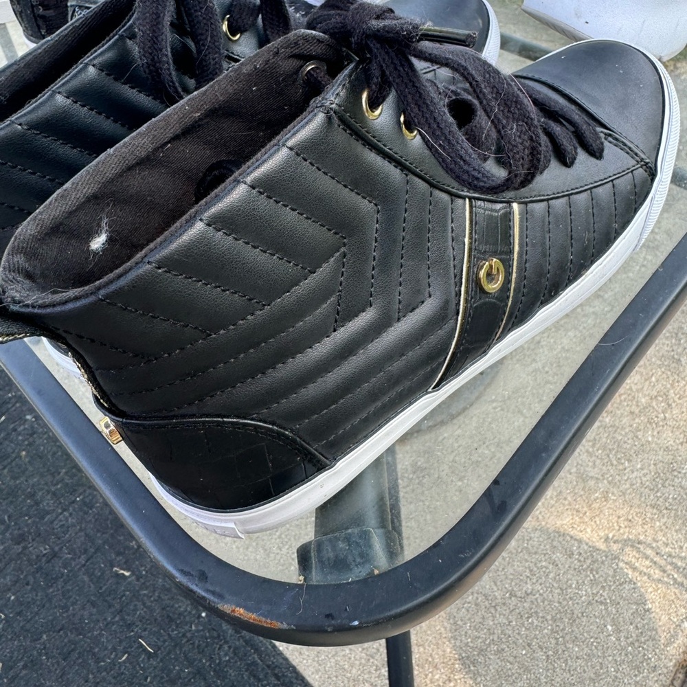 GBG Los Angeles Black and Gold Shoes Size 9M 11W